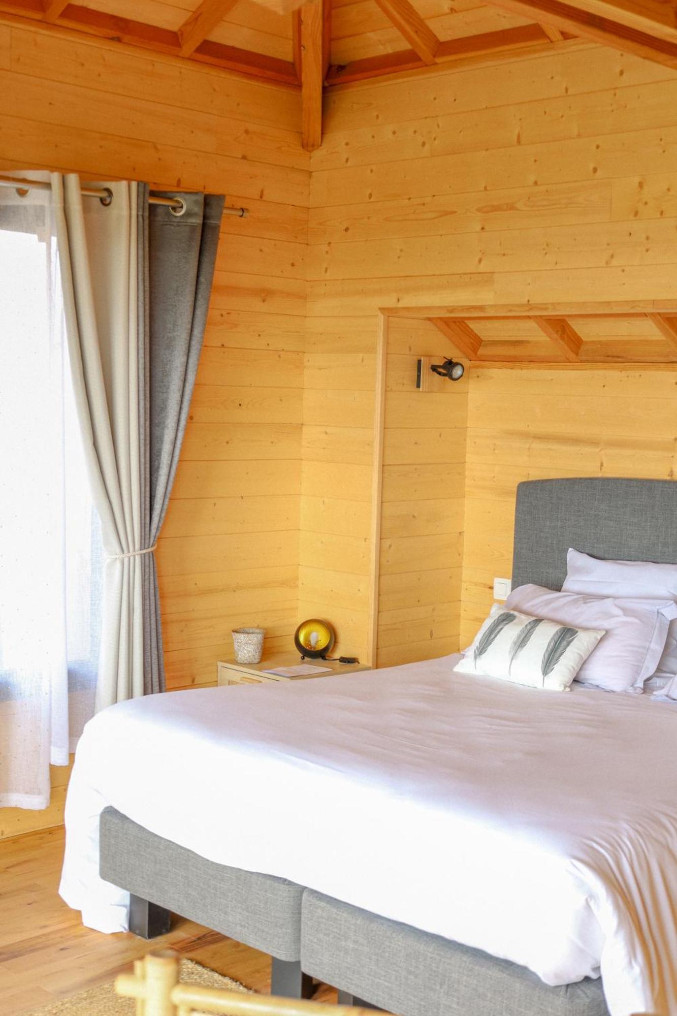 Le Domaine De La Tour Des Vents Bed & Breakfast แบร์เฌอรัก ภายนอก รูปภาพ