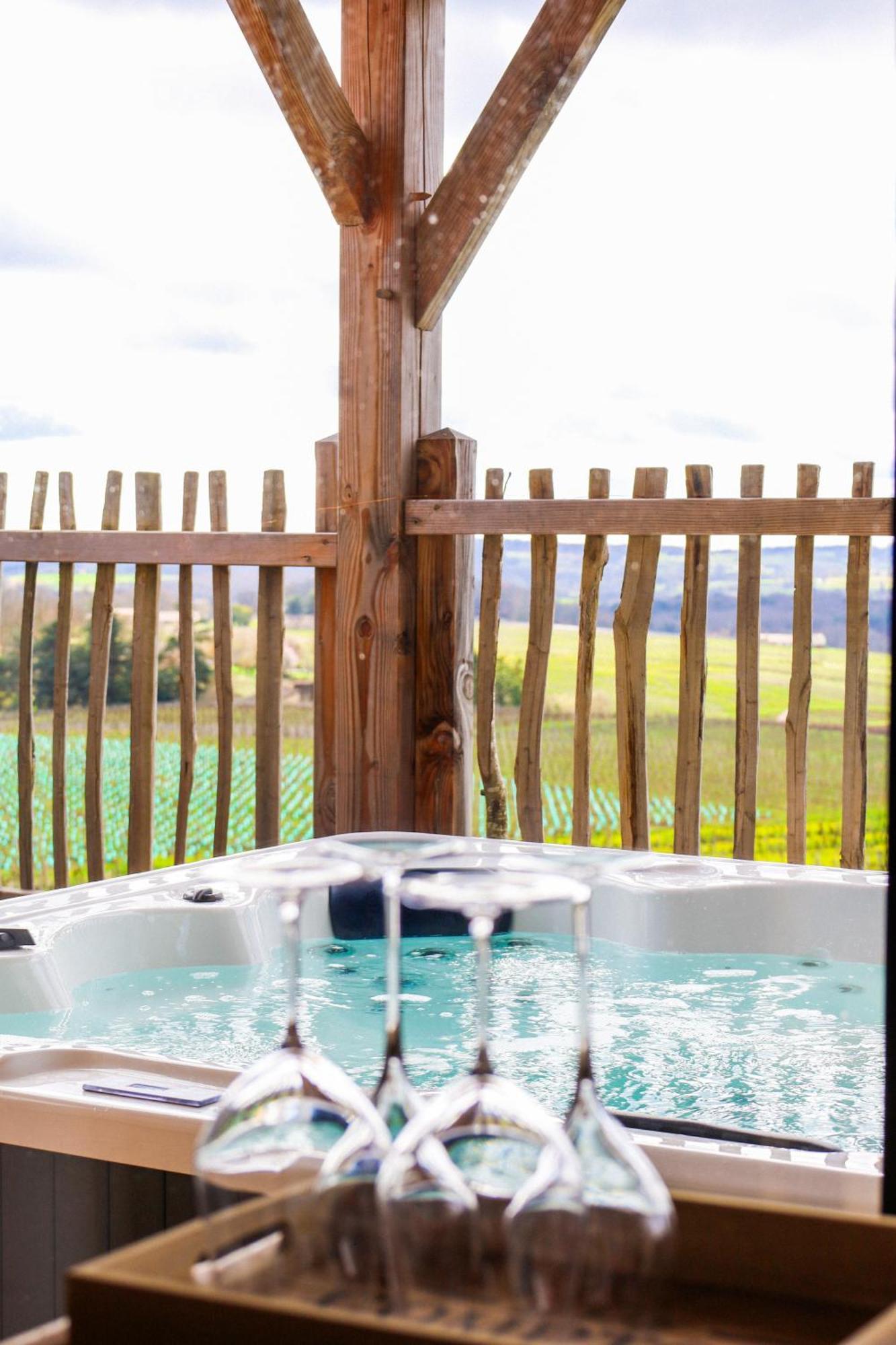 Le Domaine De La Tour Des Vents Bed & Breakfast แบร์เฌอรัก ภายนอก รูปภาพ