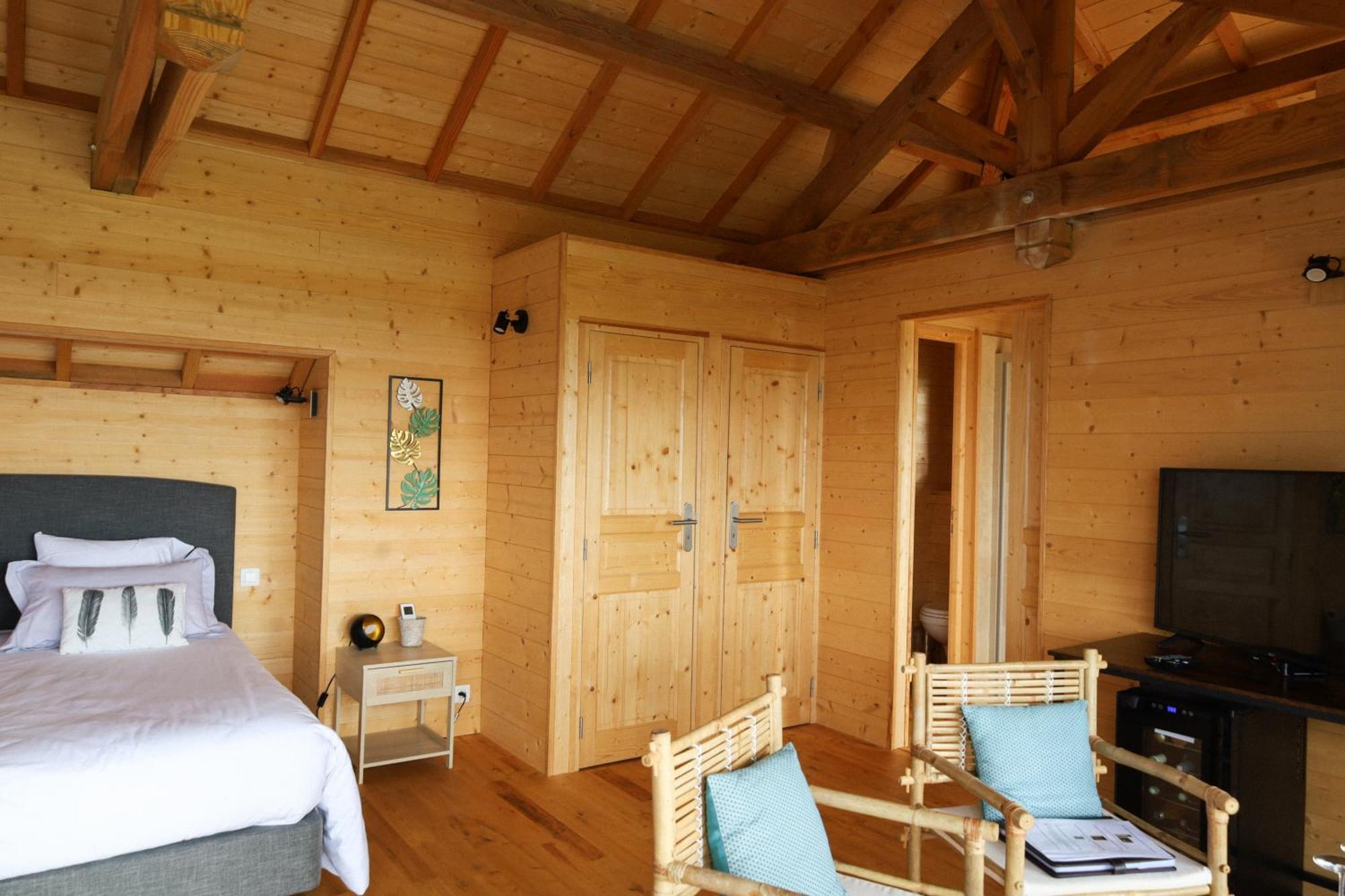 Le Domaine De La Tour Des Vents Bed & Breakfast แบร์เฌอรัก ภายนอก รูปภาพ