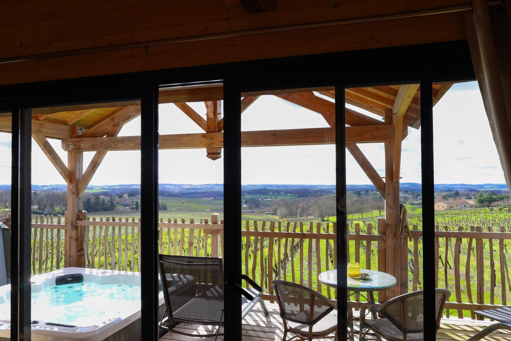 Le Domaine De La Tour Des Vents Bed & Breakfast แบร์เฌอรัก ภายนอก รูปภาพ
