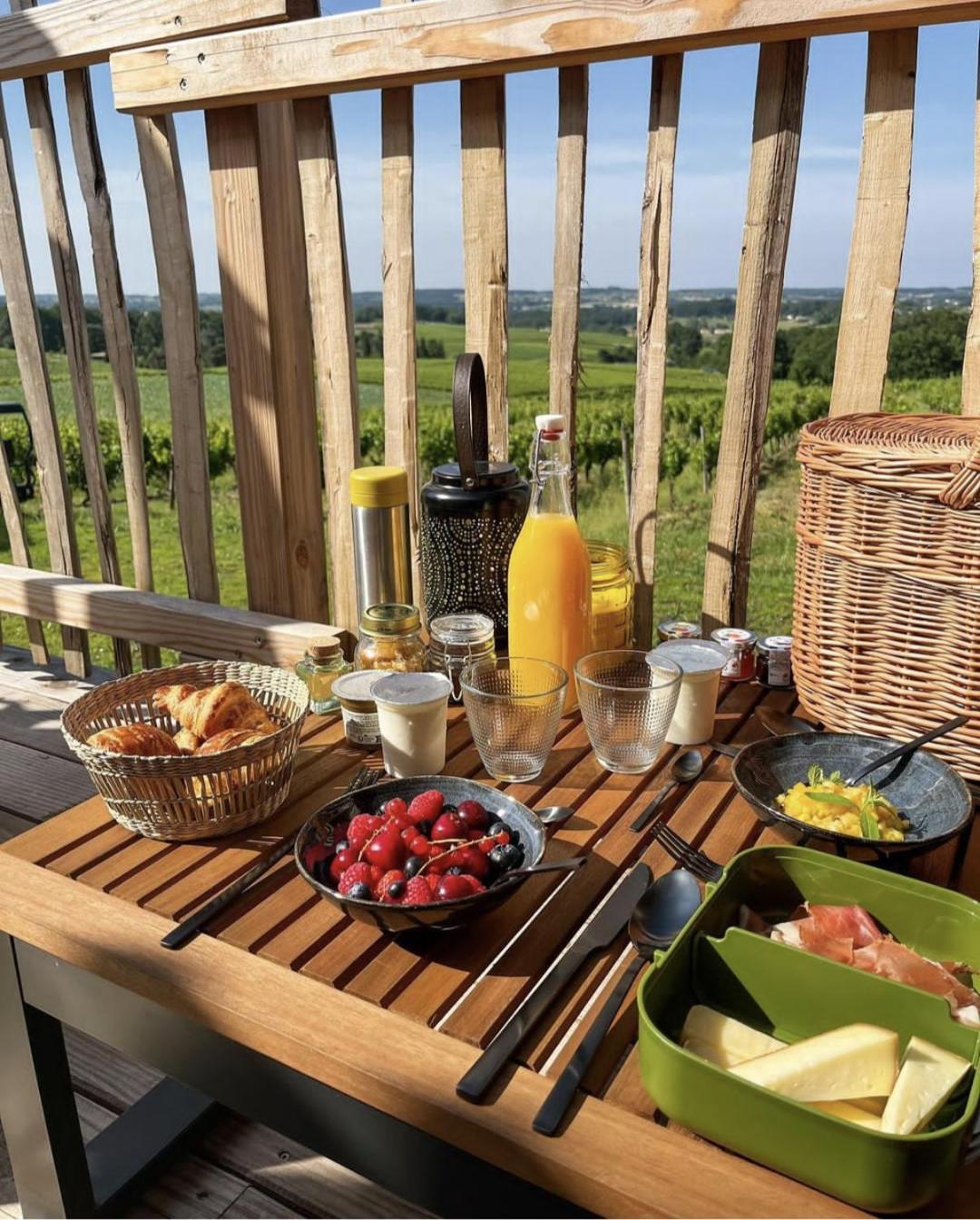 Le Domaine De La Tour Des Vents Bed & Breakfast แบร์เฌอรัก ภายนอก รูปภาพ