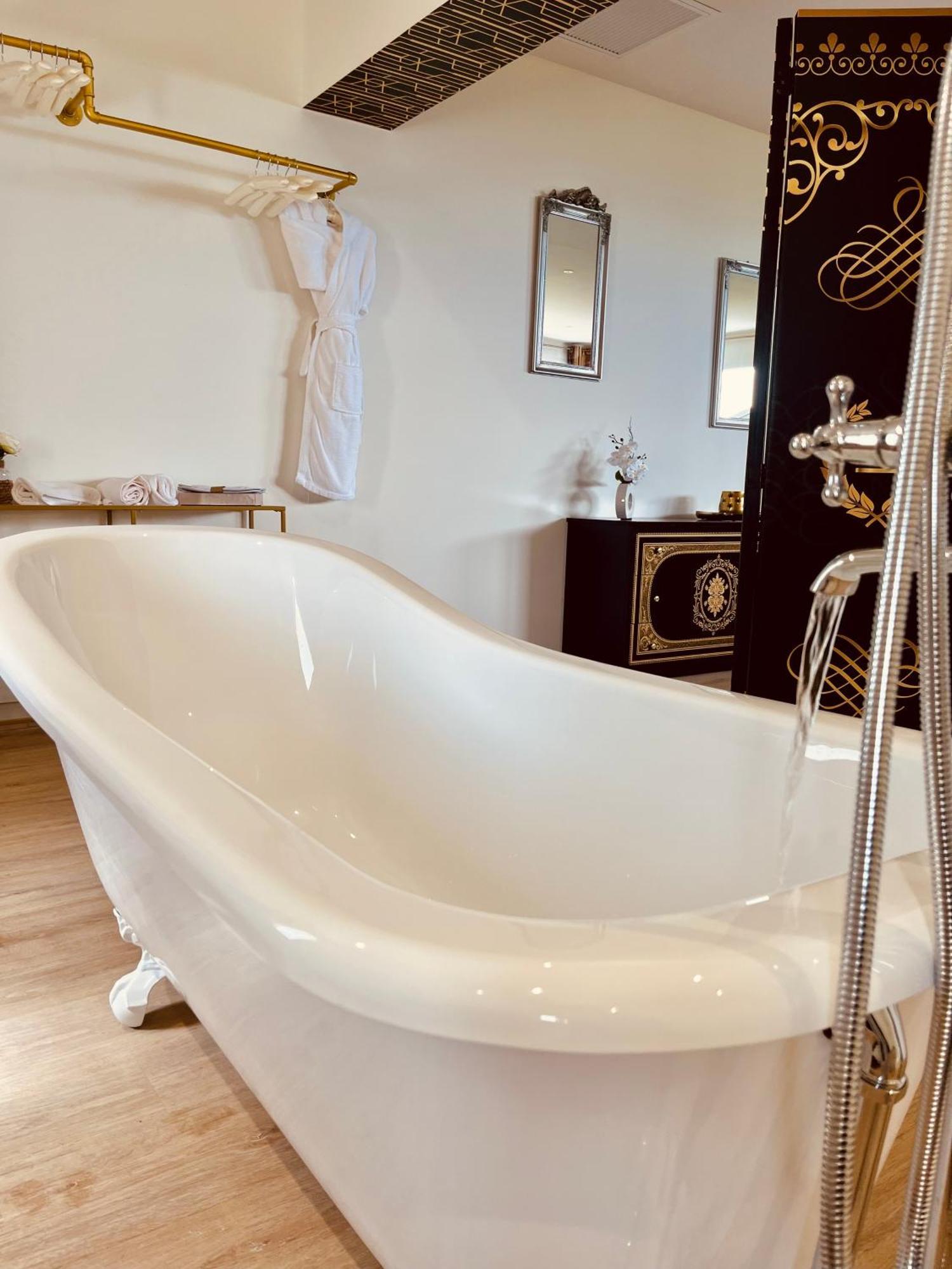 Le Domaine De La Tour Des Vents Bed & Breakfast แบร์เฌอรัก ภายนอก รูปภาพ