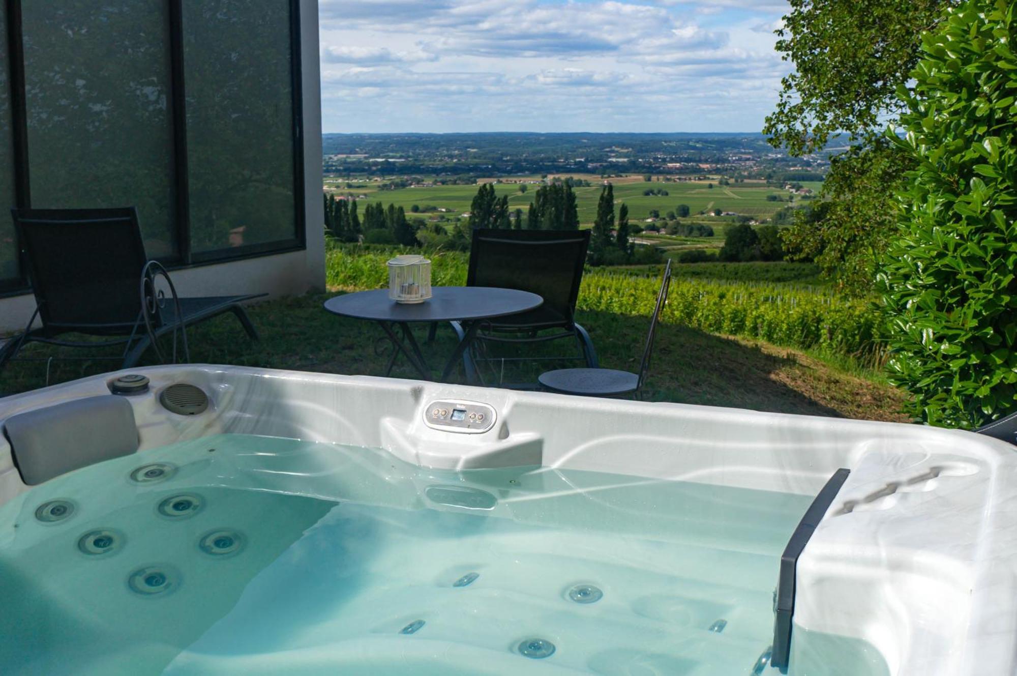 Le Domaine De La Tour Des Vents Bed & Breakfast แบร์เฌอรัก ภายนอก รูปภาพ